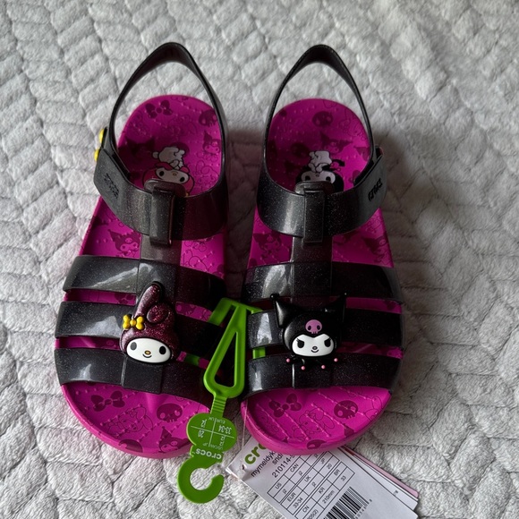 NWT CROCS -Hello Kitty And Friends Sandals Kids J2 - Picture 1 of 12